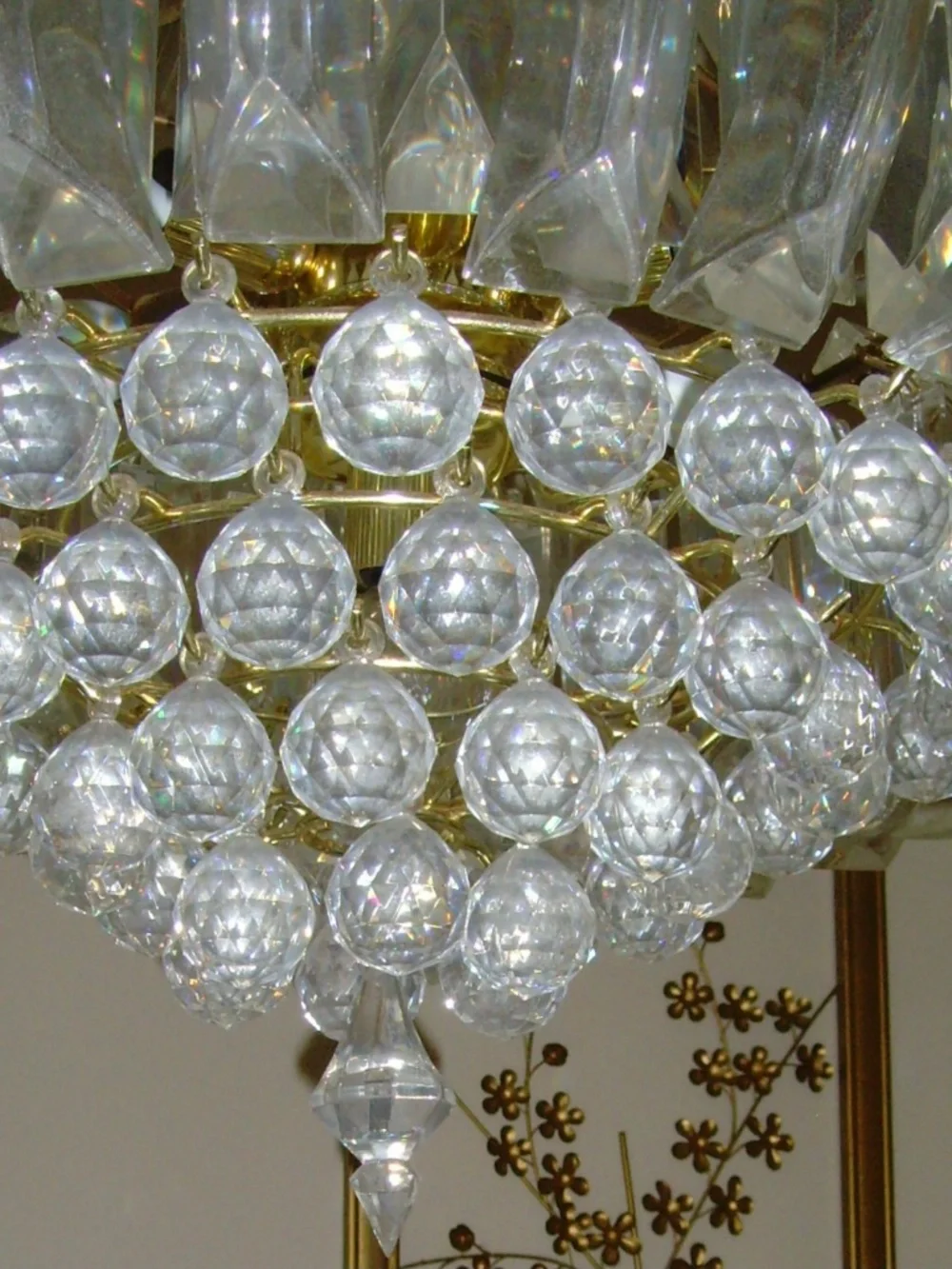 Vintage Mid-Century Modern Lucite and Polished Brass Chandelier